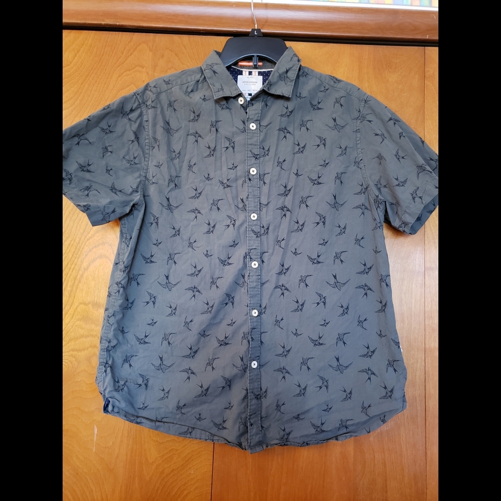 Olive green short sleeve button up shirt